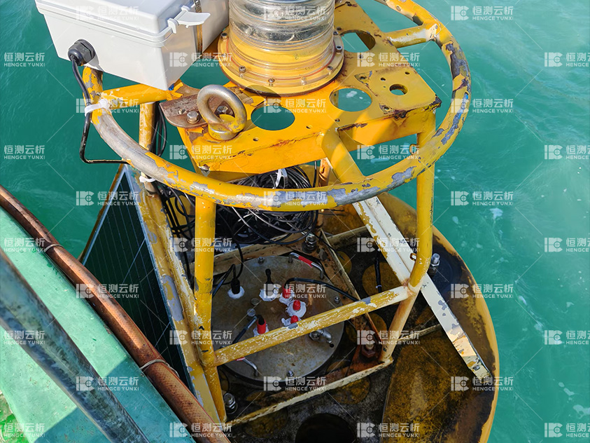 海南三亚湾安装浮标水质监测站