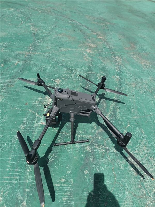 大疆Matrice 400无人机挂载热成像+喊话器